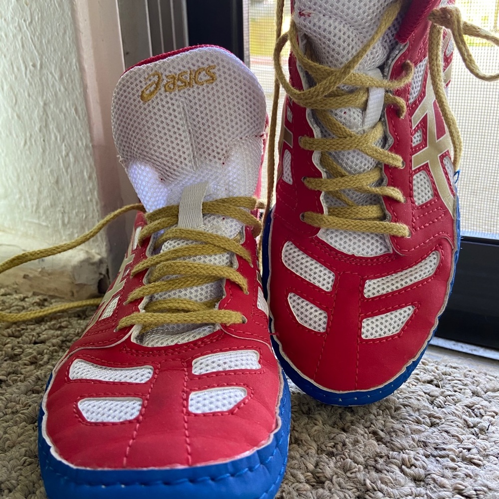 Atheletic shoes